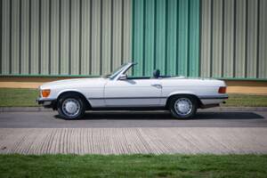 Afbeelding 3/35 van Mercedes-Benz 280 SL (1984)