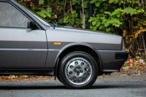 Imagen 35/50 de Lancia Delta 1.6 HF (1989)