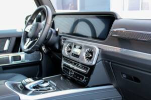 Image 13/32 of Mercedes-Benz G 500 (LWB) (2023)