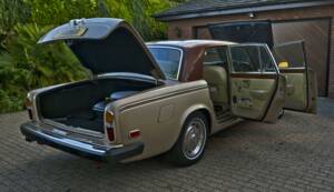 Image 18/50 of Rolls-Royce Silver Shadow II (1977)