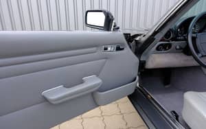 Image 77/96 of Mercedes-Benz 560 SL (1987)