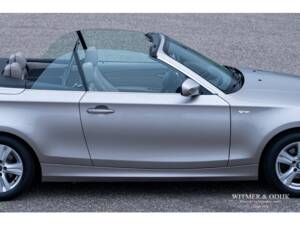Image 27/33 de BMW 118i (2010)