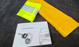 Image 18/32 of Mercedes-Benz 560 SEC (1991)