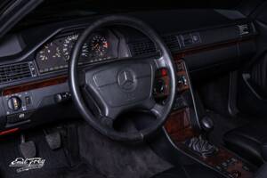 Bild 4/9 von Mercedes-Benz 300 CE-24 (1992)