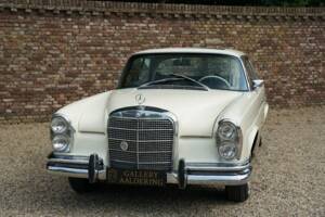 Image 46/50 de Mercedes-Benz 280 SE (1968)