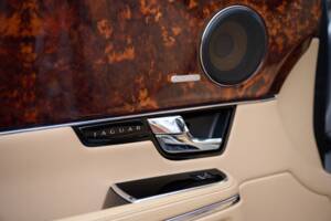 Bild 19/50 von Jaguar XJ 5.0 (2010)
