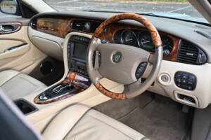 Image 47/50 of Jaguar XJ 8 4.2 (2006)