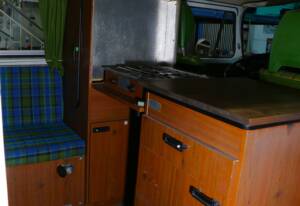 Bild 24/38 von Volkswagen T2b Camper (1974)