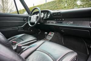 Bild 29/32 von Porsche 911 Carrera (1995)