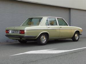 Image 3/95 de BMW 2500 (1977)