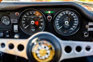Image 37/50 de Jaguar E-Type (1969)
