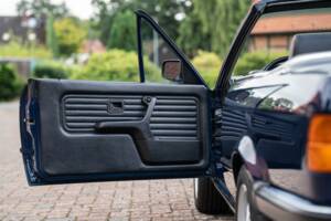 Image 25/99 of BMW 320i (1989)