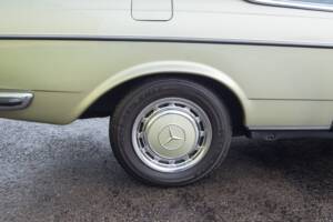 Image 25/30 de Mercedes-Benz 280 CE (1980)