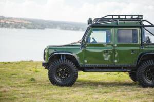 Image 16/31 de Land Rover Defender 110 (2005)