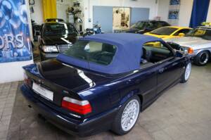 Image 18/36 of BMW 318i (1999)