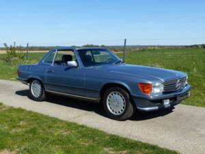Mercedes-Benz 560 SL Roadster (R 107) diamantblau metallic 1989
