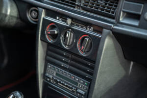 Imagen 36/48 de Mercedes-Benz 190 E 2.3 (1992)