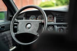 Bild 26/74 von Mercedes-Benz 190 E (1990)