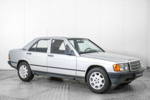 Image 5/50 of Mercedes-Benz 190 E (1986)