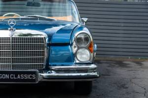 Image 17/57 de Mercedes-Benz 280 SE 3,5 (1971)