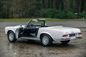 Image 16/36 of Mercedes-Benz 230 SL (1965)