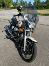 Ein gut ausgestattetes Tourenmotorrad, das ihrem Fahrer mit wenig Wartungs- und Pflegeaufwand viel Freude bereiten kann.
