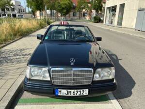 Bild 1/14 von Mercedes-Benz E 220 (1996)