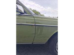 Immagine 22/50 di Mercedes-Benz 230 CE (1982)