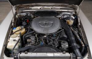 Bild 22/23 von Mercedes-Benz 560 SL (1987)