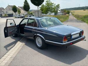 Image 11/20 of Daimler Double Six (1992)