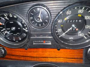 Image 12/32 of Mercedes-Benz 250 C (1972)