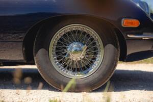 Image 15/50 de Jaguar E-Type (1969)