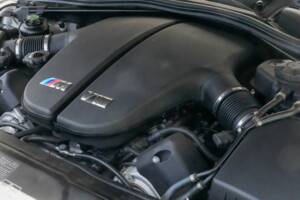 Bild 26/46 von BMW M5 (2005)