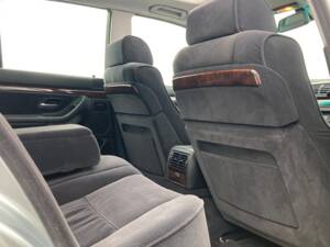 Image 9/9 of BMW 750i (1997)