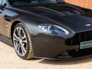 Bild 43/84 von Aston Martin V12 Vantage (2010)