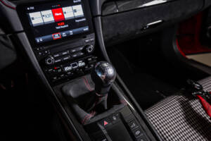 Image 15/27 de Porsche 911 GT3 Touring (2018)