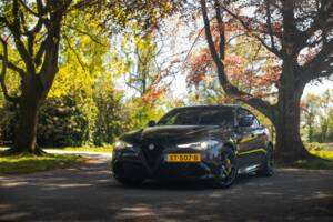 Image 19/24 de Alfa Romeo Giulia Quadrifoglio (2018)