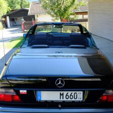 Image 41/171 of Mercedes-Benz E 220 (1994)