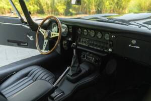 Image 27/50 de Jaguar E-Type (1968)