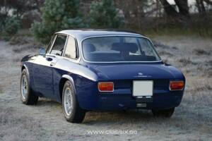 Bild 1/21 von Alfa Romeo 1750 GT Veloce (1972)