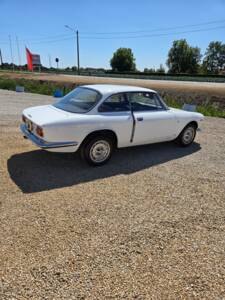 Image 5/84 of Alfa Romeo Giulia GT 1300 Junior (1968)