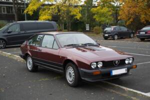 Immagine 6/30 di Alfa Romeo GTV 6 2.5 (1985)