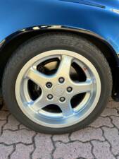 Image 5/36 de Porsche 911 Carrera 4 (1989)