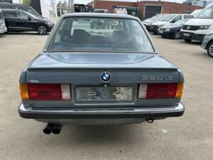 Image 4/8 of BMW 318i (1988)