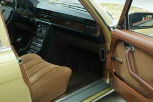 Image 47/50 de Mercedes-Benz 280 SE (1975)