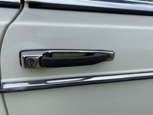 Image 26/49 of Mercedes-Benz 230 C (1980)
