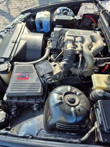 Image 43/49 of BMW 318is "Class II" (1994)