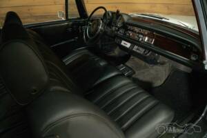 Image 14/18 of Mercedes-Benz 280 SE (1970)