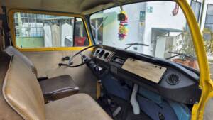 Bild 34/50 von Volkswagen T2b Kastenwagen (1976)