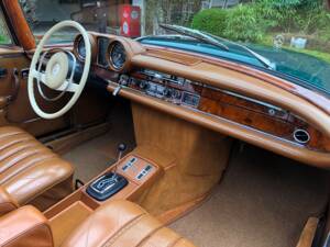 Imagen 9/20 de Mercedes-Benz 280 SE 3,5 (1970)